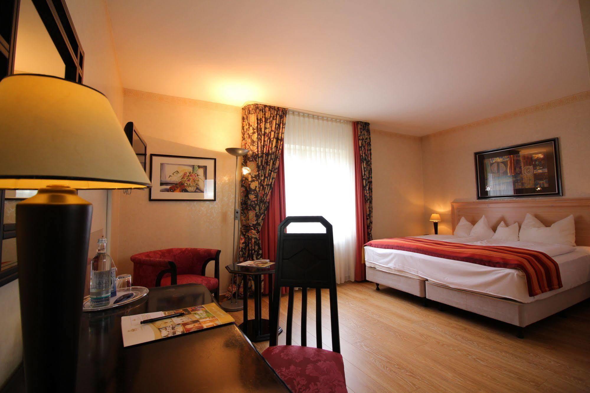 Hotel Am Muehlenteich Schwelm Buitenkant foto